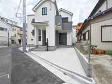 【東京都/足立区六月】足立区六月1丁目　戸建て B号棟 外観：写真左側・全2棟