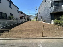 【東京都/世田谷区桜丘】世田谷区桜丘二丁目　新築戸建A号棟 現地（建築前）：全2棟現場　写真奥の区画