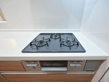 【埼玉県/川口市大字赤井】川口市大字赤井 中古戸建 NO.8 キッチン：三口コンロ