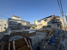 【埼玉県/川口市飯塚】川口市飯塚1丁目 新築戸建 3号棟 建築中の外観：全2棟　右側