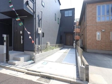 【埼玉県/川口市上青木西】川口市上青木西11期　2号棟 隣地との境：2号棟は左側です