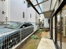 【神奈川県/川崎市宮前区神木本町】宮前区神木本町5丁目　中古戸建 敷地内