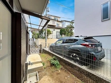 【神奈川県/川崎市宮前区神木本町】宮前区神木本町5丁目　中古戸建 敷地内