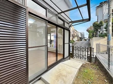 【神奈川県/川崎市宮前区神木本町】宮前区神木本町5丁目　中古戸建 敷地内