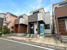 【神奈川県/川崎市高津区東野川】川崎市高津区東野川1丁目　中古戸建 外観：写真中央右側