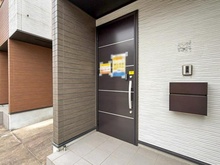 【神奈川県/川崎市高津区東野川】川崎市高津区東野川1丁目　中古戸建 玄関