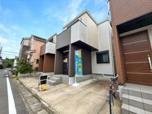 【神奈川県/川崎市高津区東野川】川崎市高津区東野川1丁目　中古戸建 外観：写真中央右側
