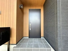 【神奈川県/川崎市多摩区南生田】川崎市多摩区南生田6丁目　新築戸建 玄関