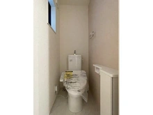 【神奈川県/川崎市幸区戸手】川崎市幸区戸手4丁目　新築戸建　5号棟 トイレ：１階