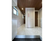 【神奈川県/川崎市幸区戸手】川崎市幸区戸手4丁目　新築戸建　9号棟 玄関