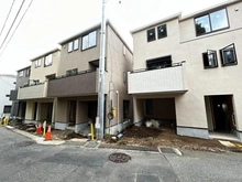 【神奈川県/川崎市宮前区平】川崎市宮前区平5丁目　新築戸建　3号棟 建築中の外観：全15棟、写真中央