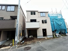 【神奈川県/川崎市宮前区平】川崎市宮前区平5丁目　新築戸建　4号棟 建築中の外観：全15棟、写真中央