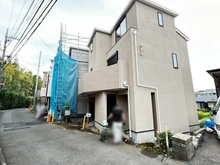 【神奈川県/川崎市宮前区平】川崎市宮前区平5丁目　新築戸建　6号棟 建築中の外観：全15棟、写真中央