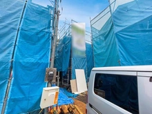 【神奈川県/川崎市宮前区西野川】川崎市宮前区西野川3丁目　新築戸建　2号棟 建築中の外観：全7棟　中央