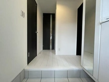 【神奈川県/横浜市鶴見区北寺尾】横浜市鶴見区北寺尾1丁目新築戸建　2号棟 玄関