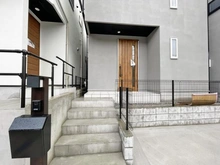 【神奈川県/横浜市鶴見区北寺尾】横浜市鶴見区北寺尾1丁目新築戸建　2号棟 アプローチ