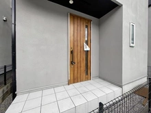 【神奈川県/横浜市鶴見区北寺尾】横浜市鶴見区北寺尾1丁目新築戸建　2号棟 玄関