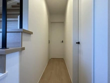 【神奈川県/横浜市神奈川区菅田町】横浜市神奈川区菅田町　新築戸建1号棟 廊下
