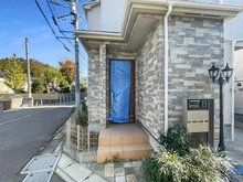 【神奈川県/川崎市宮前区平】川崎市宮前区平1丁目　中古戸建 玄関