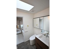 【神奈川県/川崎市高津区梶ケ谷】梶ヶ谷4丁目中古戸建 トイレ：2階