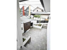 【神奈川県/川崎市高津区梶ケ谷】梶ヶ谷4丁目中古戸建 アプローチ