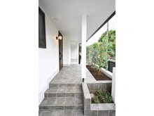 【神奈川県/川崎市高津区梶ケ谷】梶ヶ谷4丁目中古戸建 アプローチ