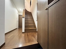 【神奈川県/川崎市高津区北見方】北見方3丁目中古戸建 玄関