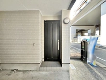 【神奈川県/川崎市高津区北見方】北見方3丁目中古戸建 玄関