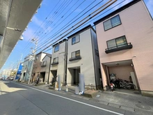 【神奈川県/川崎市高津区北見方】北見方3丁目中古戸建 外観：右から2番目