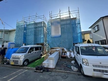 【神奈川県/川崎市麻生区片平】片平1丁目新築戸建B号棟 建築中の外観：全2棟　左