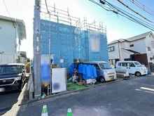 【神奈川県/川崎市麻生区片平】片平1丁目新築戸建B号棟 建築中の外観：全2棟　左