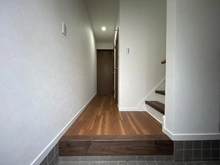 【神奈川県/川崎市川崎区中島】川崎市川崎区中島2丁目　中古戸建 玄関