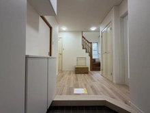 【神奈川県/横浜市泉区白百合】横浜市泉区白百合3丁目　中古戸建 玄関