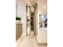 【東京都/世田谷区世田谷】世田谷区世田谷1丁目　新築戸建　B号棟 玄関