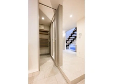 【東京都/世田谷区世田谷】世田谷区世田谷1丁目　新築戸建　B号棟 玄関