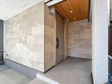 【東京都/世田谷区世田谷】世田谷区世田谷1丁目　新築戸建　B号棟 玄関