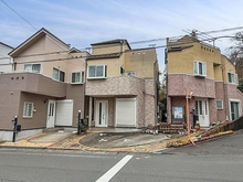 【神奈川県/川崎市宮前区初山】川崎市宮前区初山2丁目　中古戸建 外観：中央