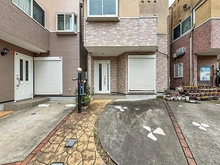 【神奈川県/川崎市宮前区初山】川崎市宮前区初山2丁目　中古戸建 玄関