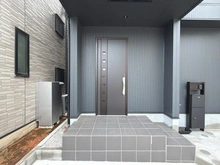 【神奈川県/川崎市宮前区平】宮前区平4丁目新築戸建 玄関