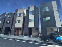 【神奈川県/川崎市高津区下野毛】川崎市高津区下野毛2丁目　中古戸建 外観：右から2番目
