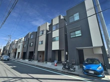 【神奈川県/川崎市高津区下野毛】川崎市高津区下野毛2丁目　中古戸建 外観：右から2番目