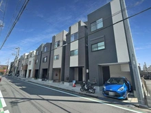 【神奈川県/川崎市高津区下野毛】川崎市高津区下野毛2丁目　中古戸建 外観：右から2番目