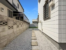 【神奈川県/川崎市高津区梶ケ谷】川崎市高津区梶ケ谷3丁目　中古戸建 敷地内