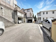 【神奈川県/横浜市泉区岡津町】横浜市泉区岡津町　中古戸建 前面道路