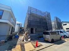 【神奈川県/川崎市宮前区神木本町】宮前区神木本町3丁目新築戸建4号棟 建築中の外観：全6棟　中央