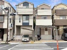 【神奈川県/川崎市高津区下作延】川崎市高津区下作延2丁目　中古戸建 外観：右から2番目