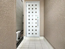 【神奈川県/川崎市高津区下作延】川崎市高津区下作延2丁目　中古戸建 玄関