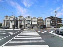 【神奈川県/川崎市高津区下作延】川崎市高津区下作延2丁目　中古戸建 外観：右から3棟目