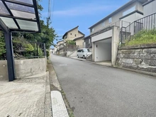 【神奈川県/横浜市戸塚区汲沢町】横浜市戸塚区汲沢町　中古戸建 前面道路