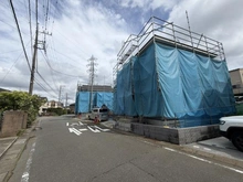 【神奈川県/川崎市高津区向ケ丘】高津区向ヶ丘新築戸建て15号棟 建築中の外観：全15号棟　写真中央